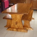 Table avec bancs en sapin