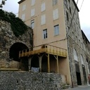 Une grande terrasse bois sur pilotis