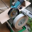 Dispositif pour redresser une meule Tormek