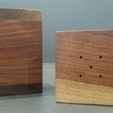 Une salière et une poivrière