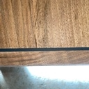 En bas, le bois d'une traverse large