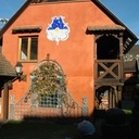 Un porte rosier en pin,......peint