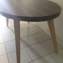 Table ovale piétement chêne dessus en stratifié ébène