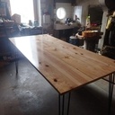 Table avec vernis satiné