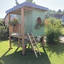 Cabane d'enfant sur pilotis