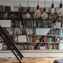 Bibliothèque en noyer massif et contreplaqué stratifié blanc