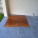 Plancher local piscine intégré en bois exotique
