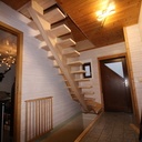 Escalier quart tournant limon central et garde corps déstructuré