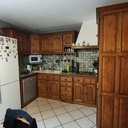 Cuisine des années 80 typique néo rustique .