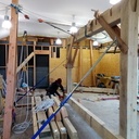 Levage à la chèvre #1. Le portique du sommier en chêne.