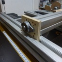 La bride en haut du "T"