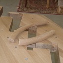 Main-courante débillardée sur plat métal