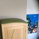 La bonnetière à côté du lit