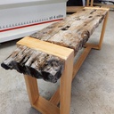 Une vieille planche pour un petit banc