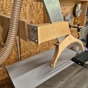 Potence avec bras règlable et cape d'aspiration pour scie a format