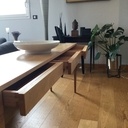 Console trois tiroirs en hêtre.