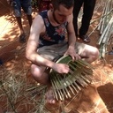 Apprentissage à la fabrication d'un panier au Togo