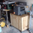 Petit meuble d'atelier pour dégauchisseuse-raboteuse