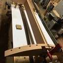 la poutre centrale et l'encoche en V pour les pieds