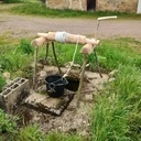 Pour puiser l'eau du puits