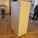 Une valise mobile pour une boutique de musée