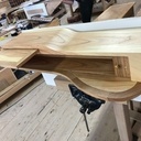 Console murale avec rideau