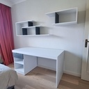 Bureaux avec étagères