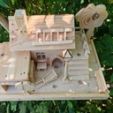 Maison en bois avec décorations