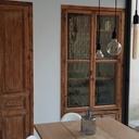 Pose d'un vaisselier à partir de vieux matériaux