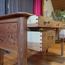 Tiroirs avec façades en poirier et flancs en frêne pour le contraste