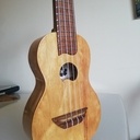 Ukulélé en cagettes