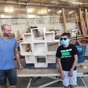 Étagère suspendue fabriquée par un enfant