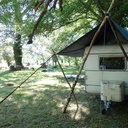 Le tarpavane: un tarp pour abriter la caravane