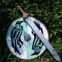 Hache, épée et boucliers vikings