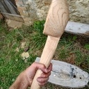 Une Couade aux outils à main