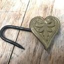 Crochets de tabliers d’artisans en bronze