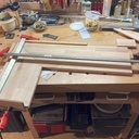 Etagère d'angle en hêtre lamellé-collé