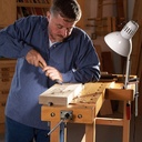 Sculpture de lettre aux gouges