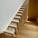 Un Escalier, un Placard, une Rambarde et une Coccinelle