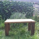 Le banc fait 90 x 37 x 47 cm