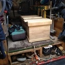Une caisse à queues d'arronde ... pour mettre des outils.