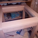 Dessus de table qui att le verre qui vient dans le cadre