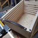 Une panière à linge ou même à vinyles