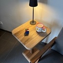 Table d'appoint - guéridon - en noyer massif