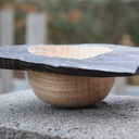 Le bol dans la bûche