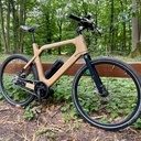 Vélo électrique en bois