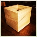 Pot à crayons, frêne et fil de cuivre.