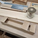 On voit la pièce en hêtre avant découpe de la clef