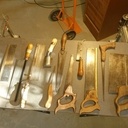 Un support pour les scies à main