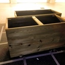 Bac à plantes sur roulettes en bois de terrasse